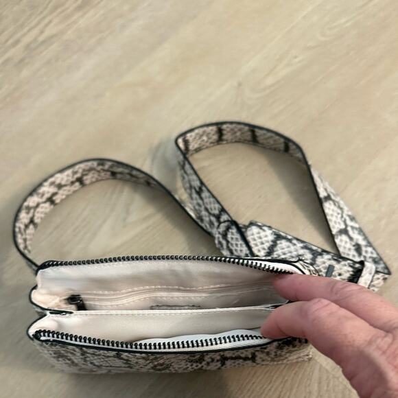 NWOT Snakeskin Pattern Women's Belt Bag W/Removable Strap - Picture 4 of 7